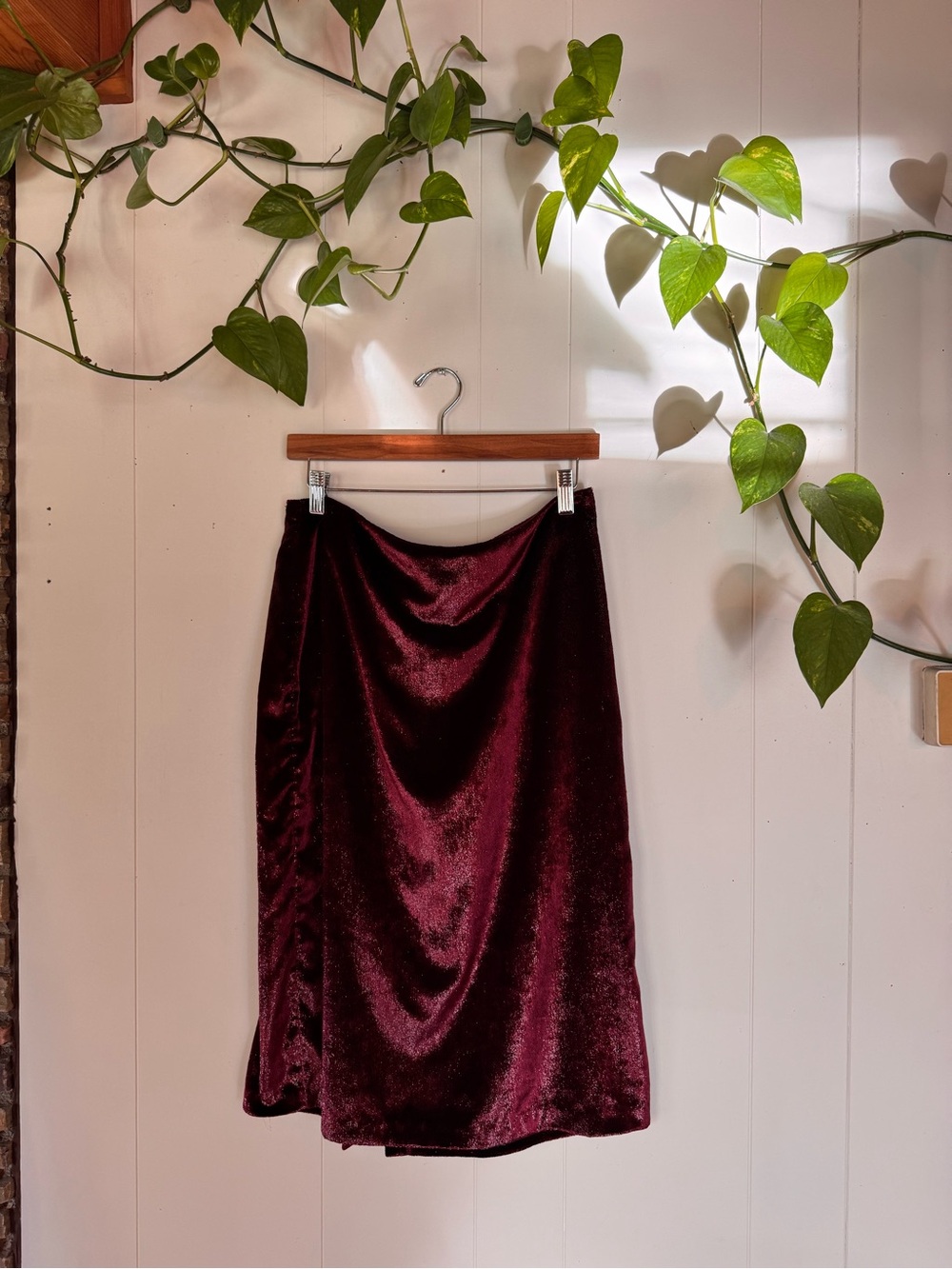 a new day Velvet Midi Skirt - Wine